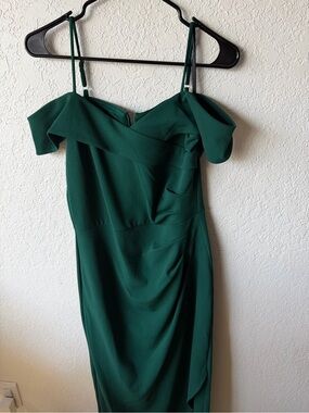 Off-Shoulder Emerald Midi Dress with Spaghetti Straps